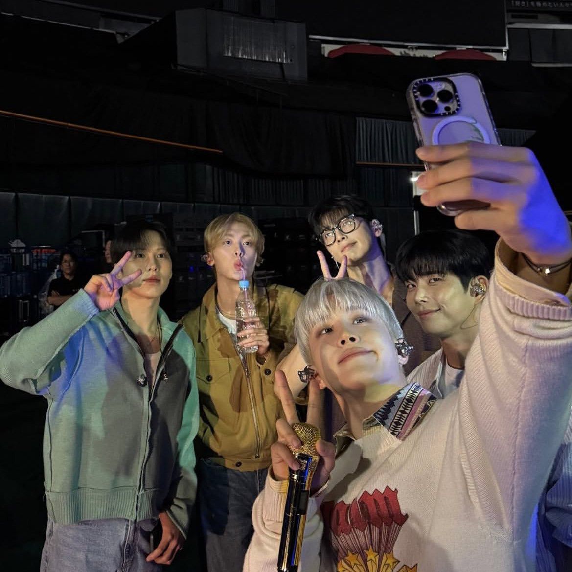 아스트로의 최신 사진