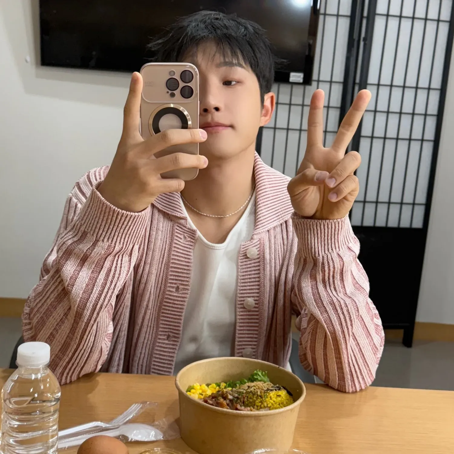Latest photo of Jinjin (ASTRO)