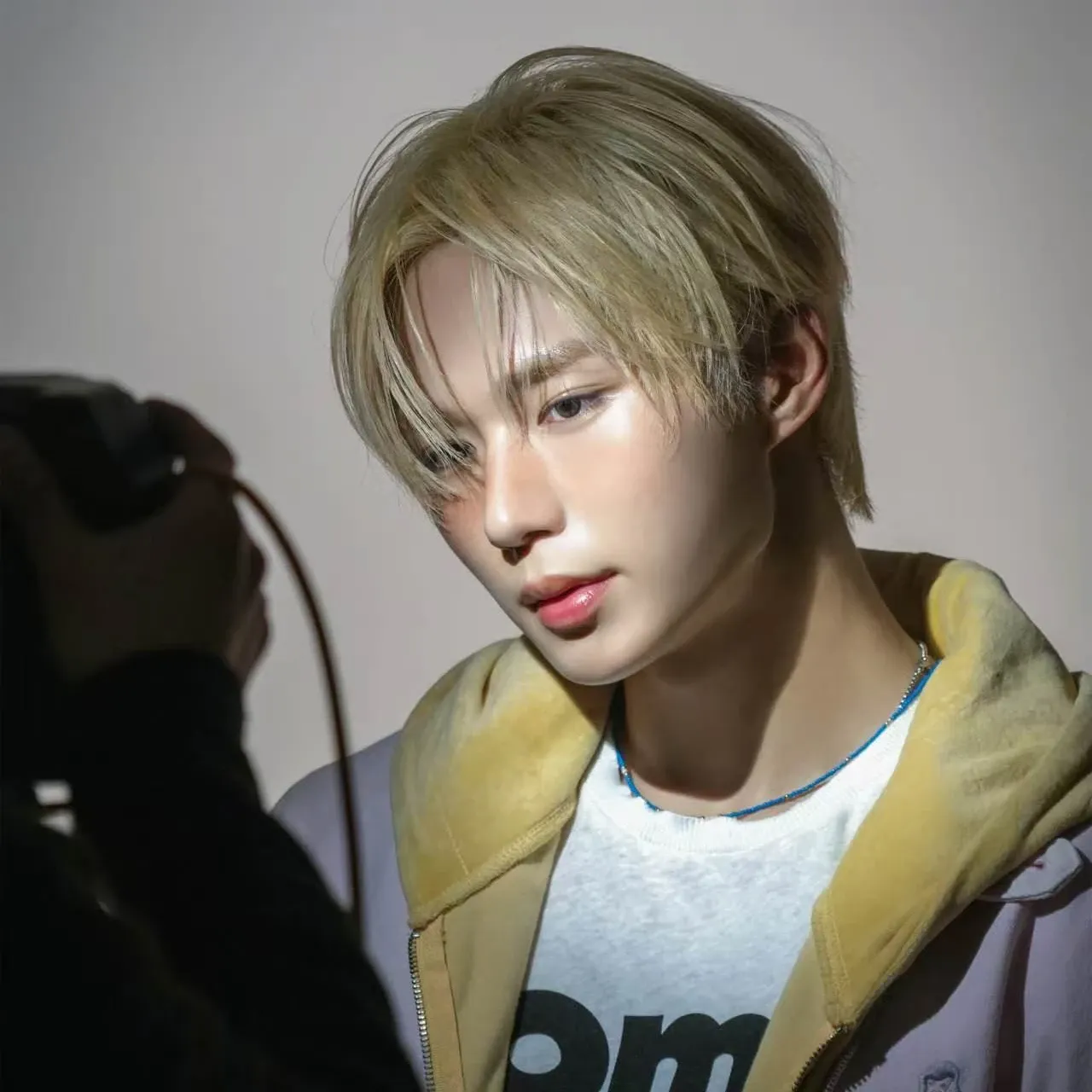 Behind-the-scenes cut of Kim Junseo (ALPHA DRIVE ONE)