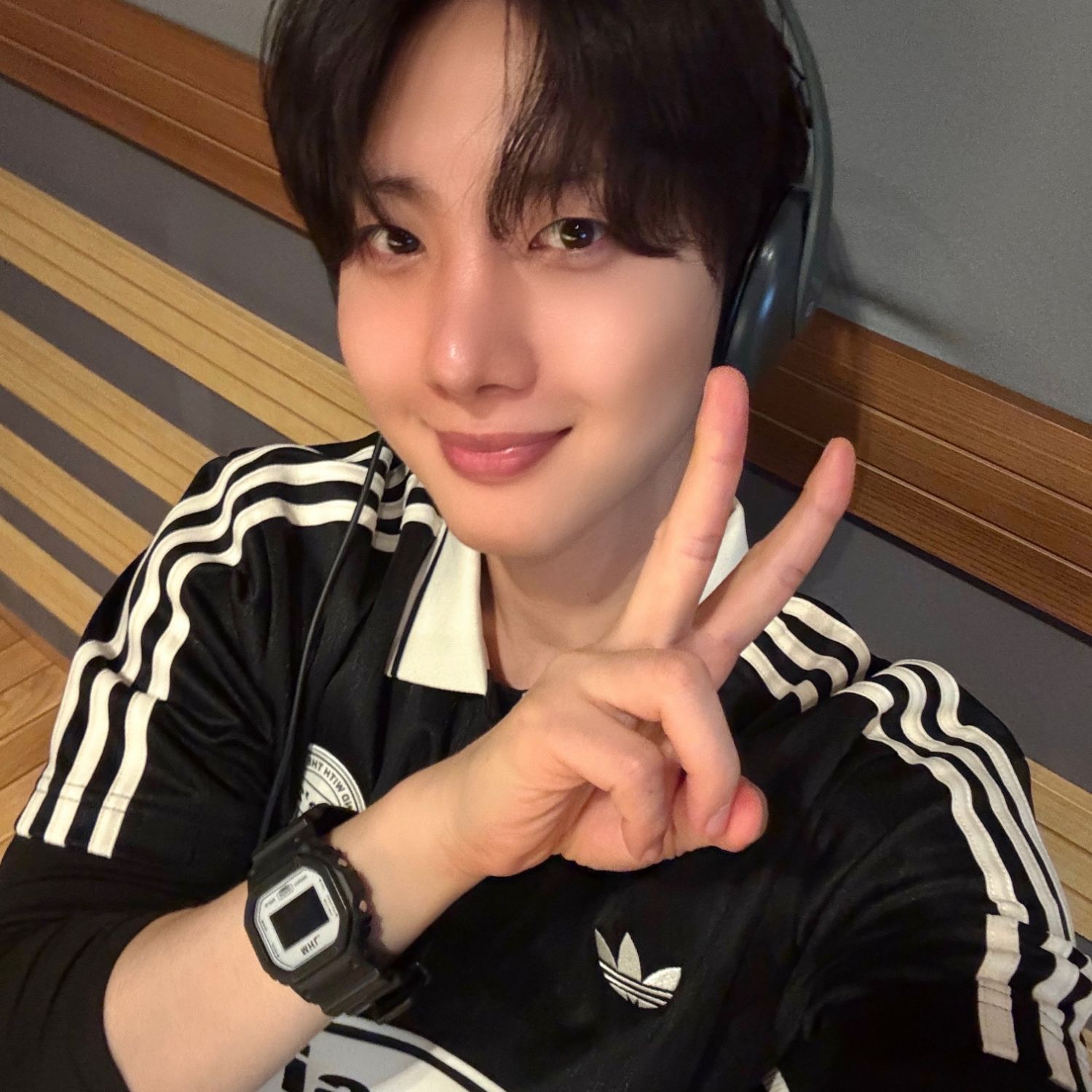 Behind-the-scenes cut of Hui (PENTAGON)