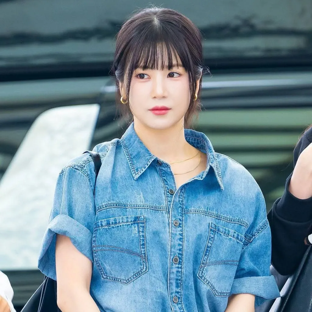 Behind-the-scenes cut of Park Chorong (Apink)