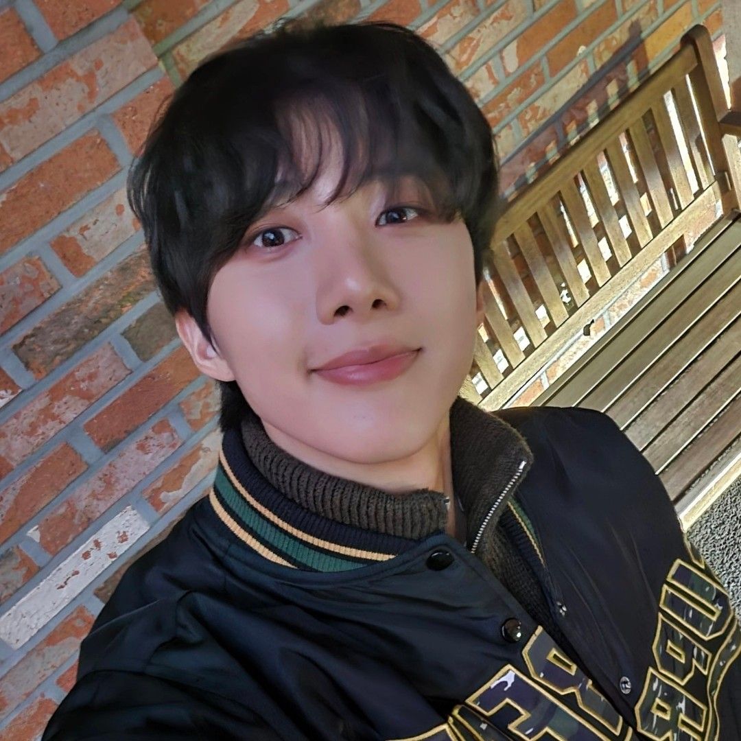 Behind-the-scenes cut of Hui (PENTAGON)