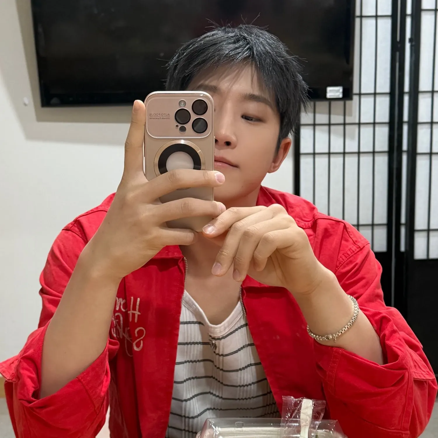 A moment captured by Jinjin (ASTRO)'s fan