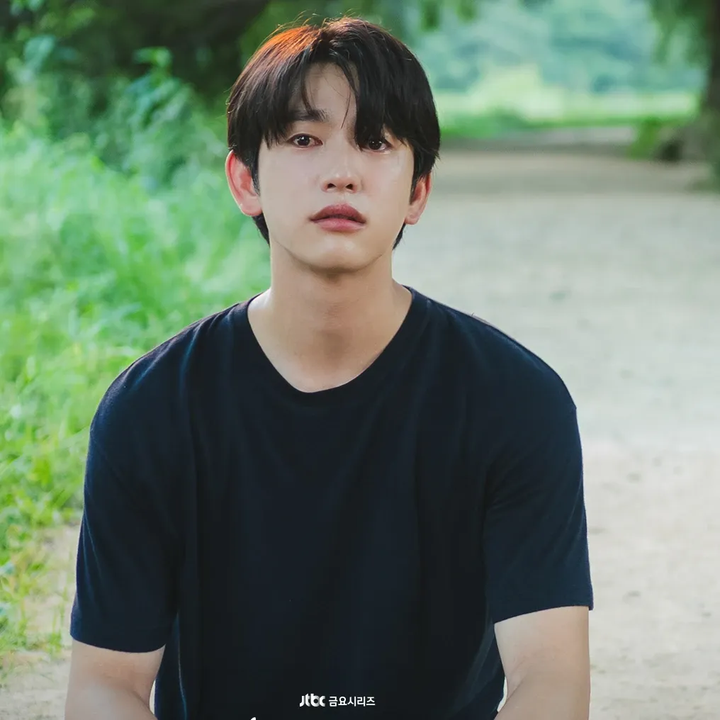 Latest photo of Jinyoung (GOT7)