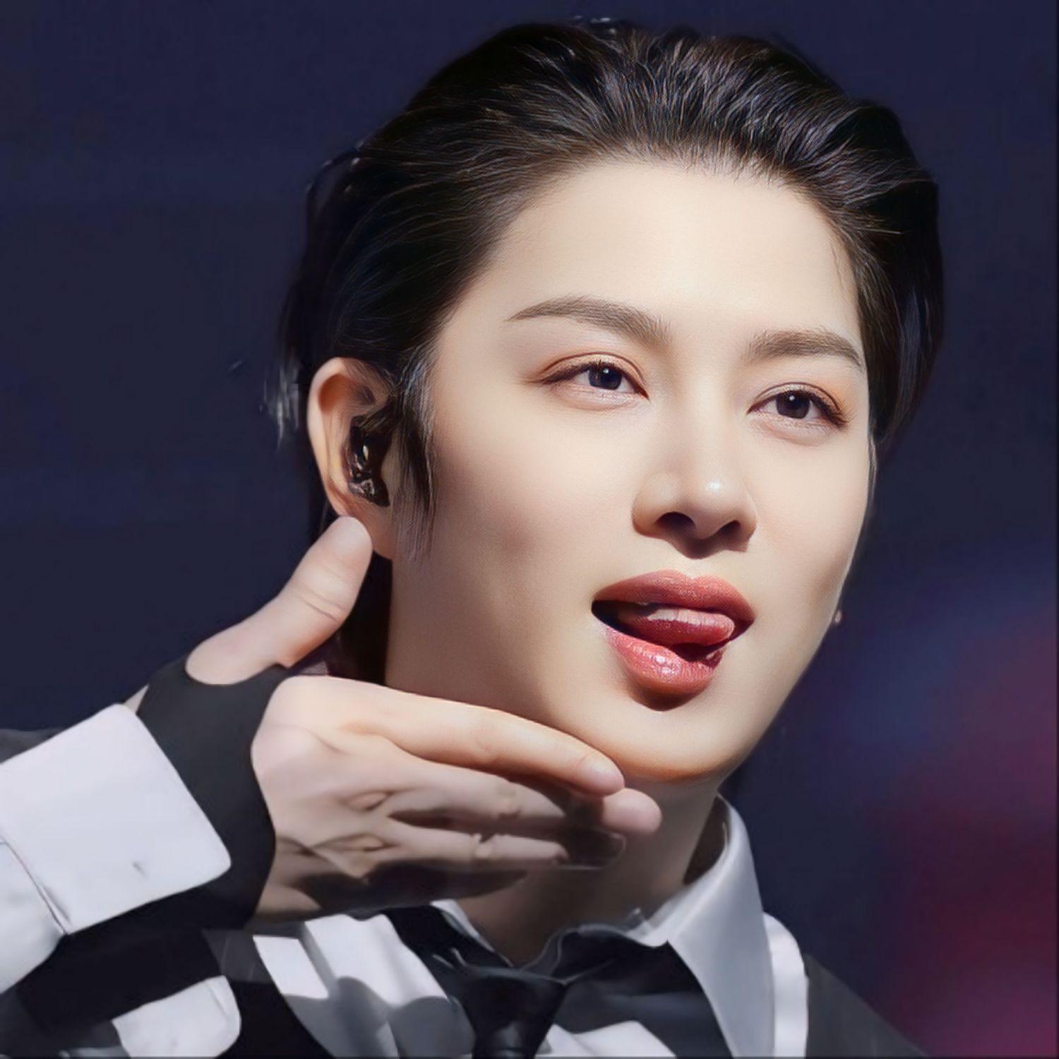 Latest photo of Heechul (Super Junior)