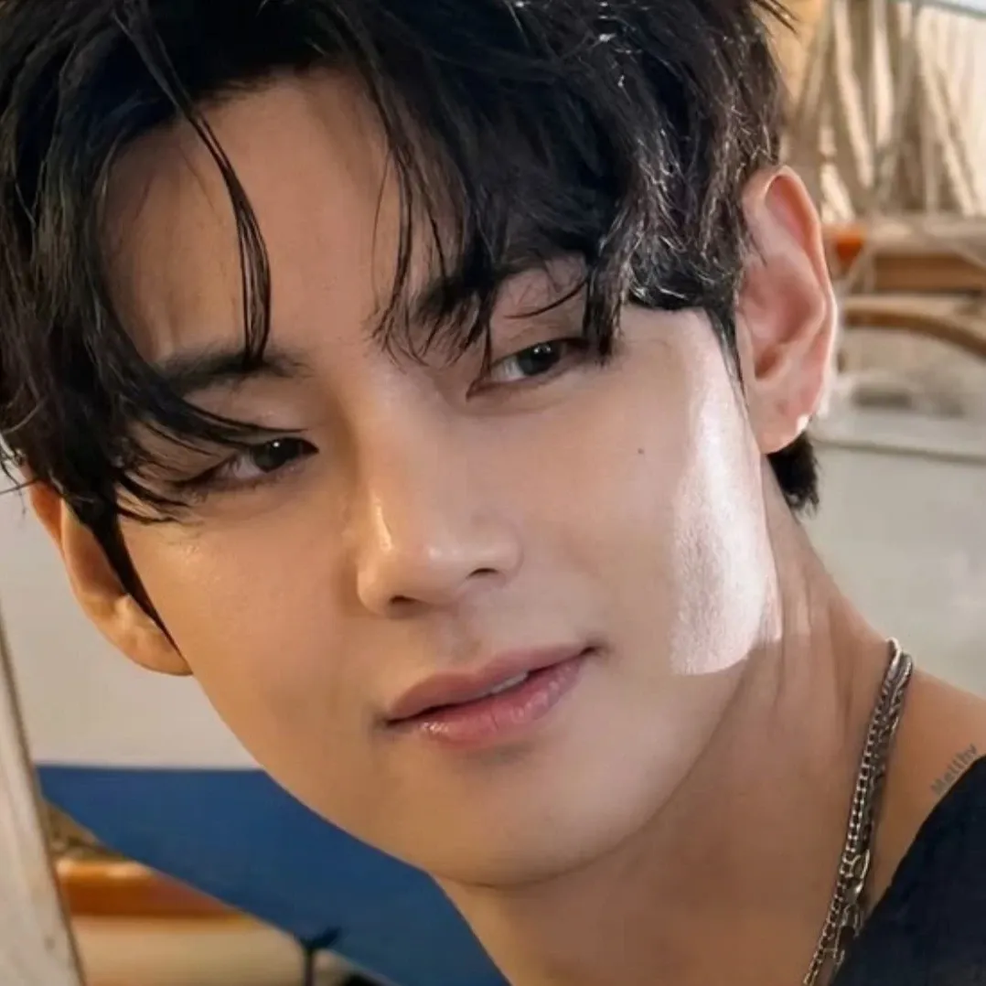 Latest photo of V (BTS)