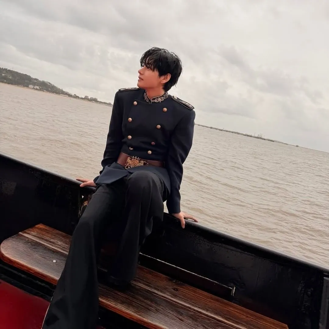 Foto aktivitas terbaru V (BTS)