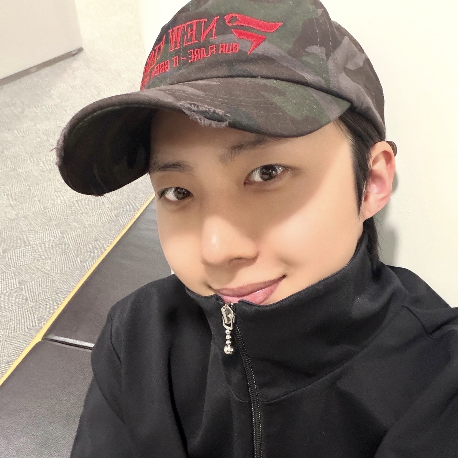 Behind-the-scenes cut of Hui (PENTAGON)