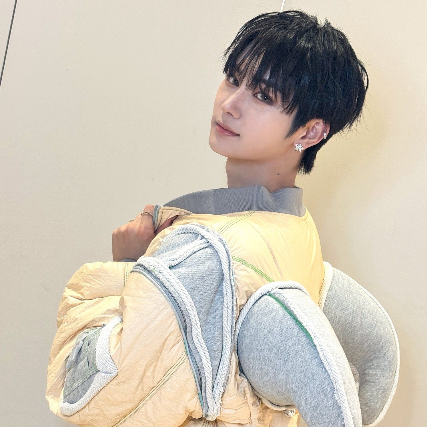 A moment captured by Zhou Anxin (ALPHA DRIVE ONE)'s fan