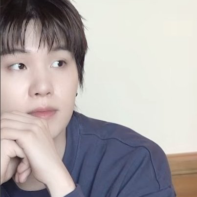 Foto aktivitas terbaru SUGA (BTS)