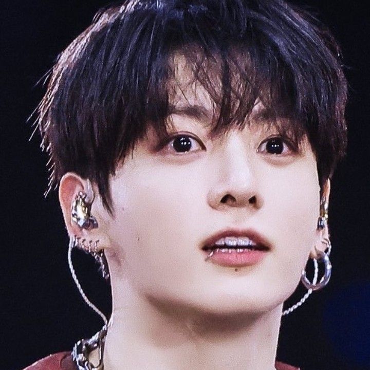 Foto aktivitas terbaru Jungkook (BTS)