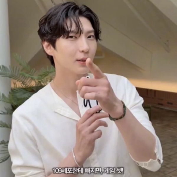 Signature photo of LEO (VIXX) capturing their charm
