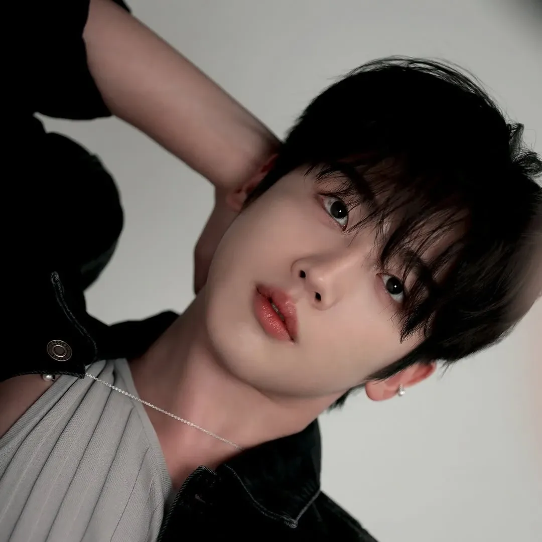 Behind-the-scenes cut of Kim Yohan (WEi)