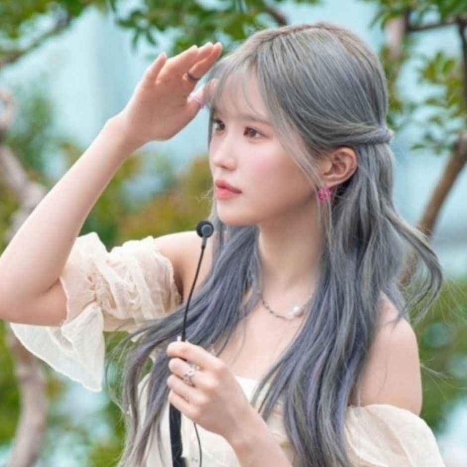 宋河英 (fromis_9)的最新活动照片