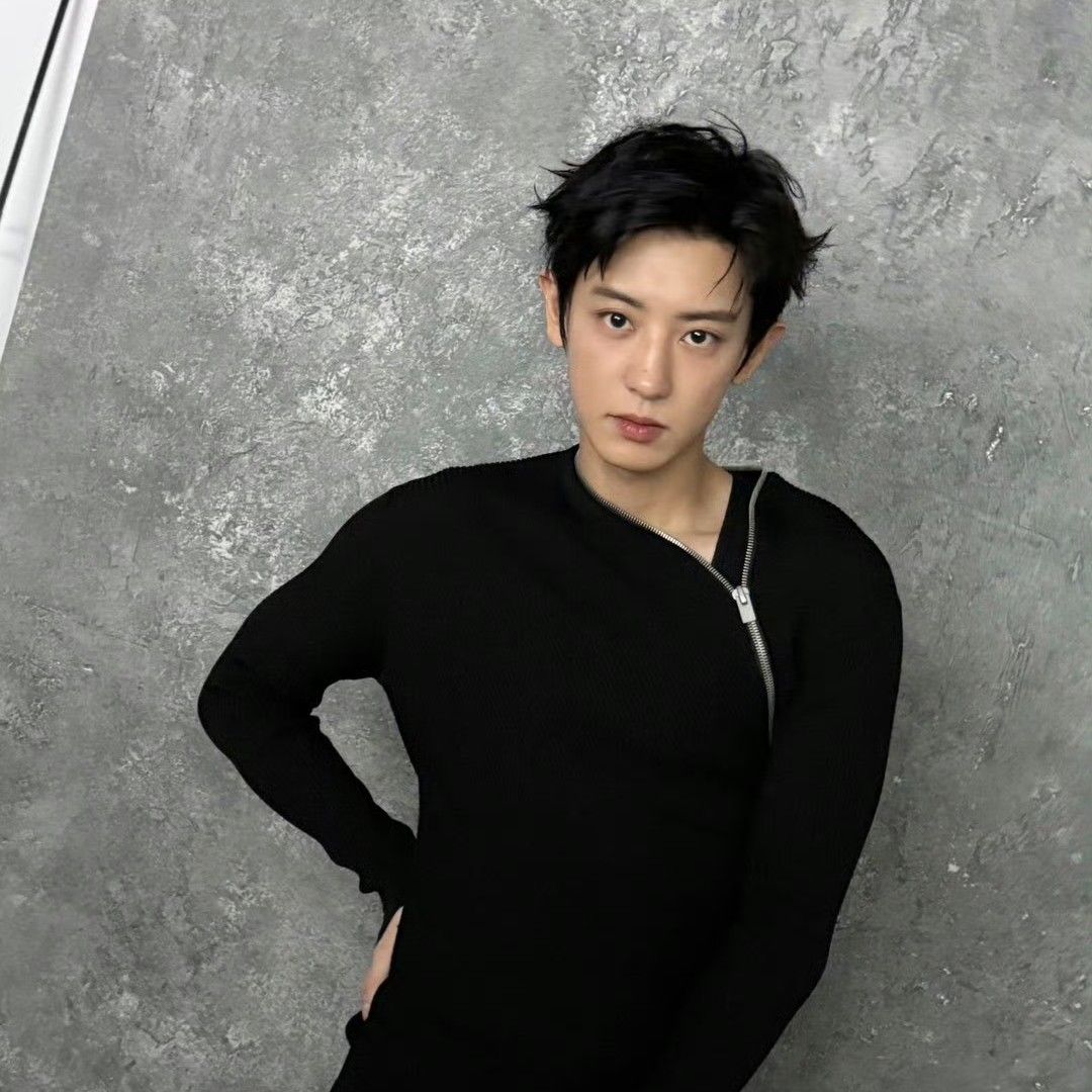 Foto terbaru Chanyeol (EXO)