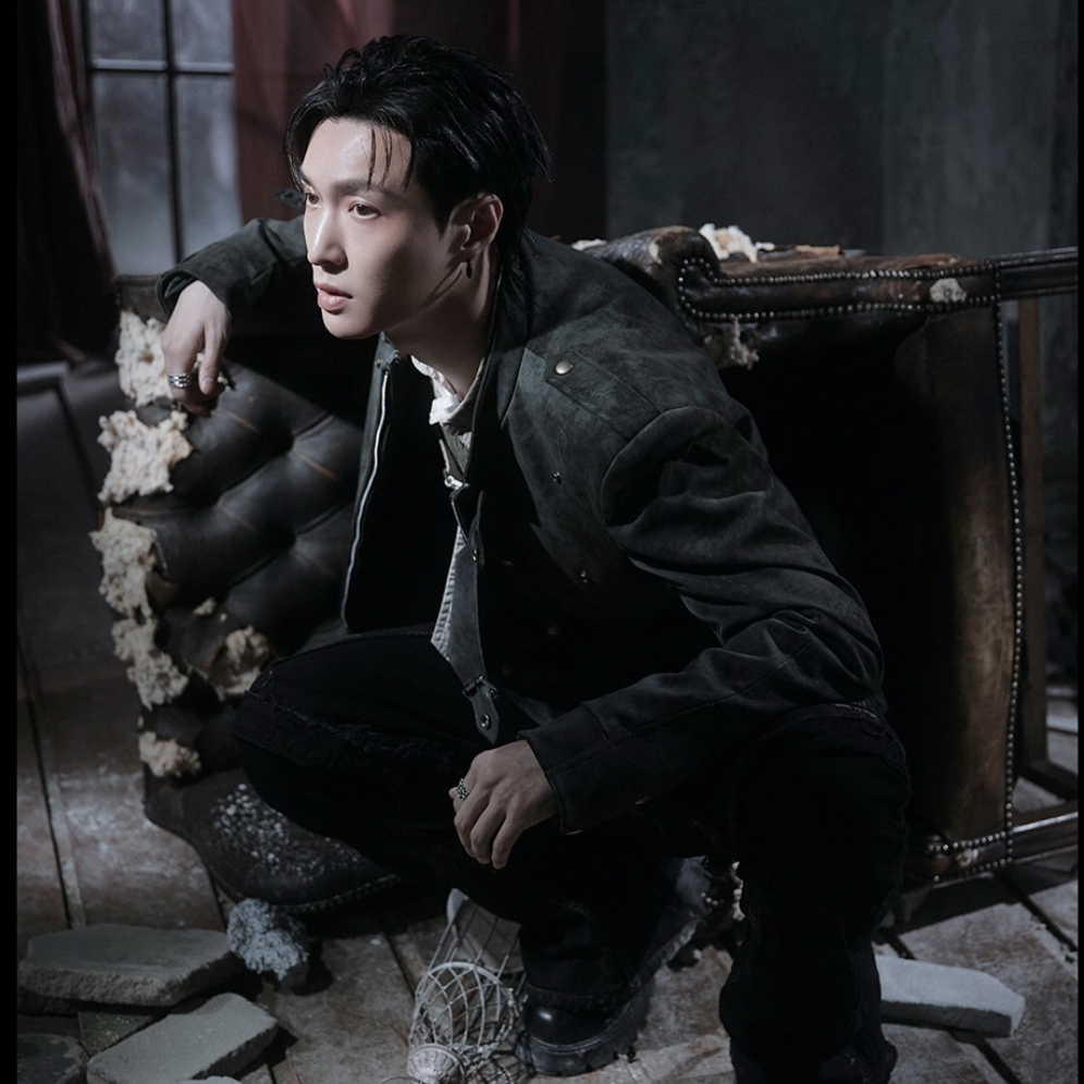 Recent activity shot of Lay (EXO)