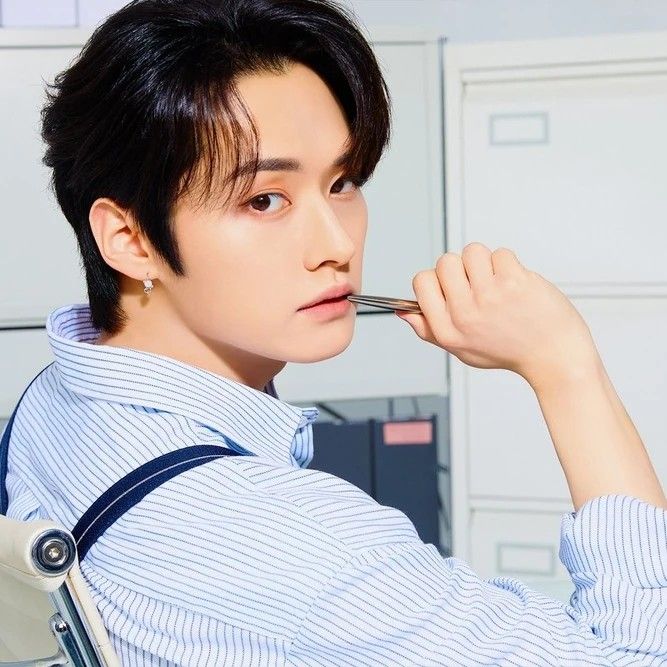 Latest photo of Lee Know (Stray Kids)