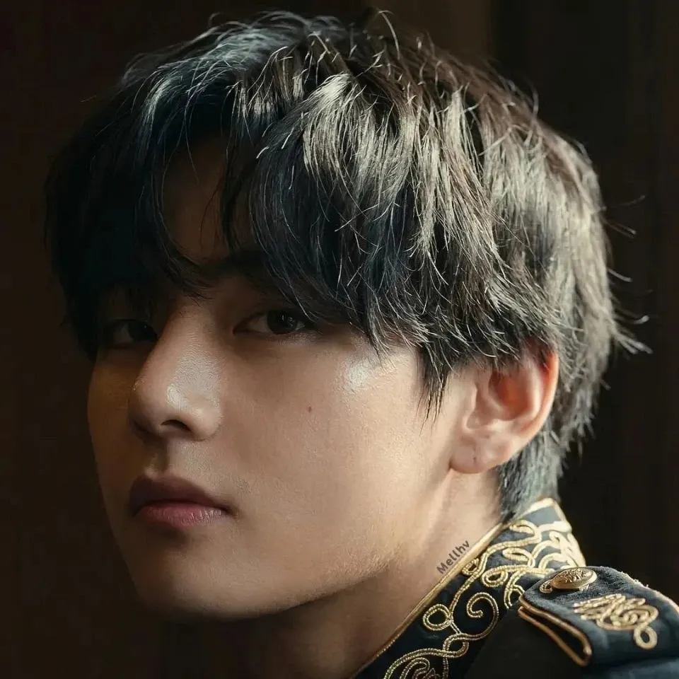 뷔 (방탄소년단)의 최신 사진