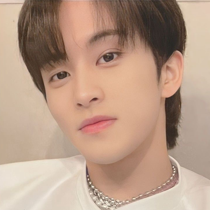 Behind-the-scenes cut of Mark