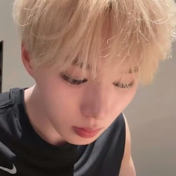 Behind-the-scenes cut of Kim Junseo (ALPHA DRIVE ONE)