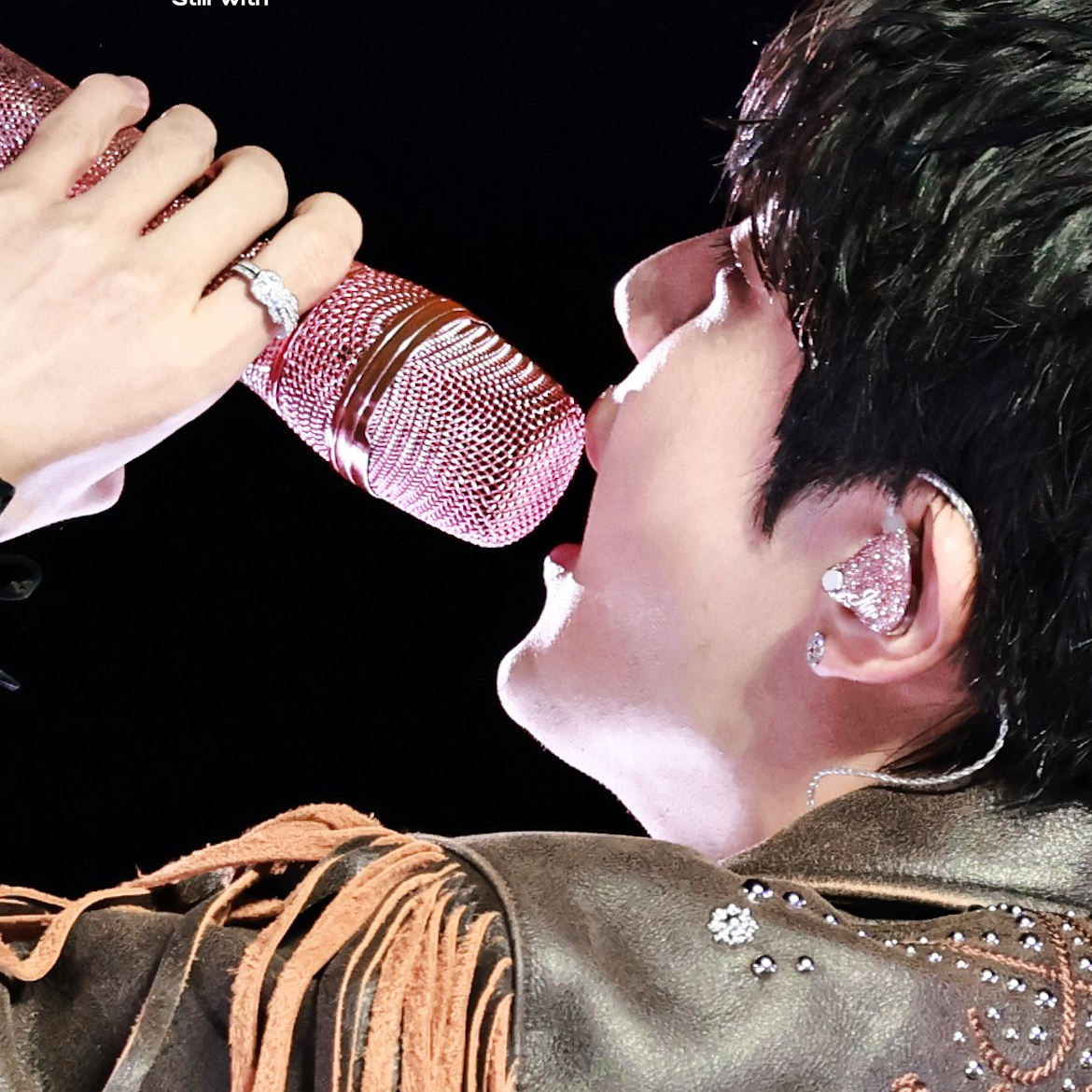 Momen yang diabadikan oleh penggemar Jin (BTS)