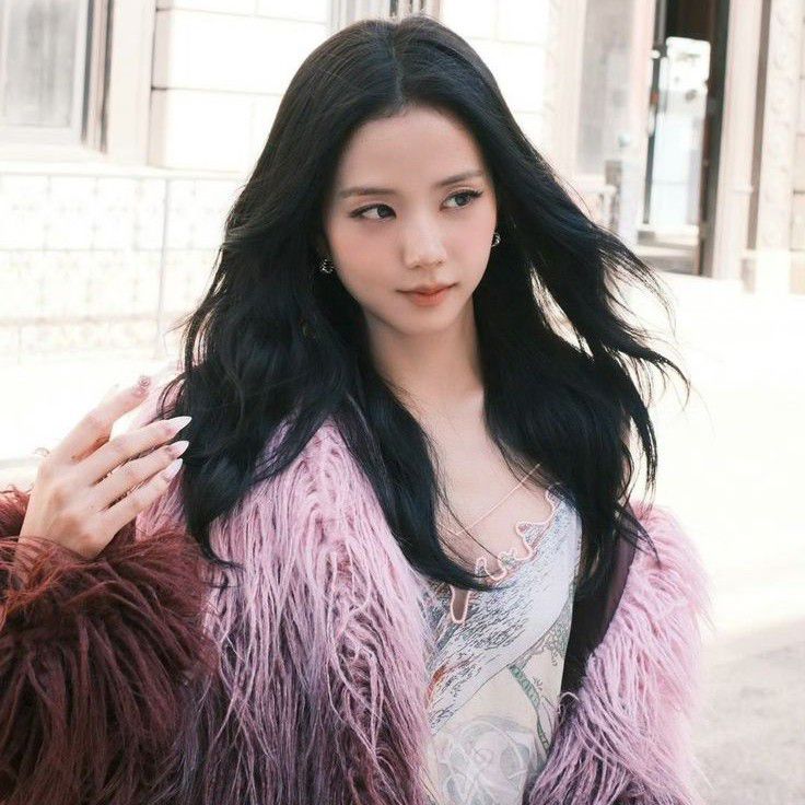 Foto aktivitas terbaru Jisoo (BLACKPINK)