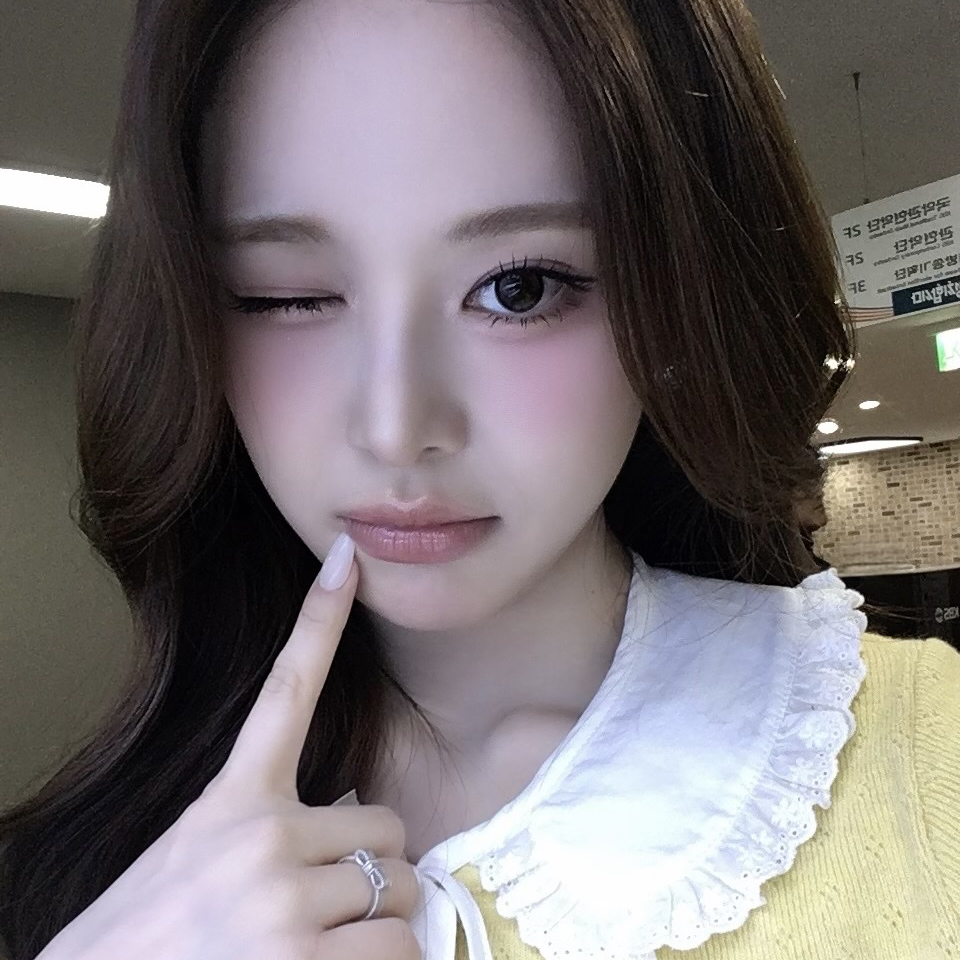 A moment captured by izna's fan