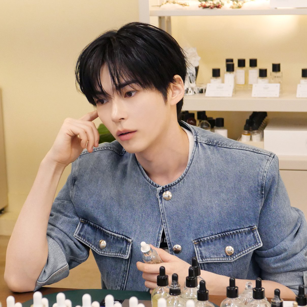 Latest photo of Sung Hanbin (ZEROBASEONE)