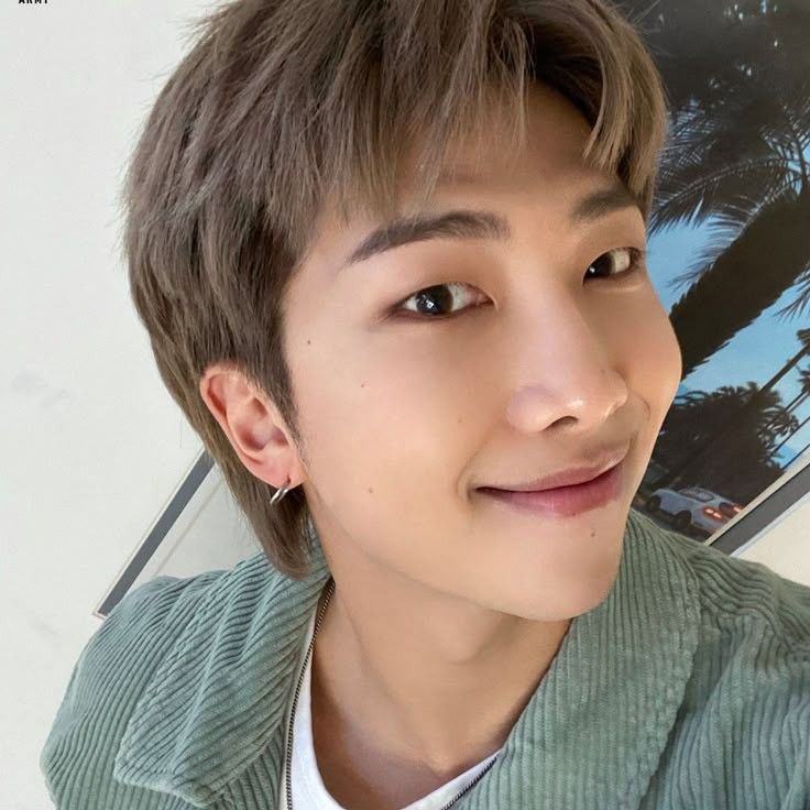 RM (防弹少年团)的最新照片