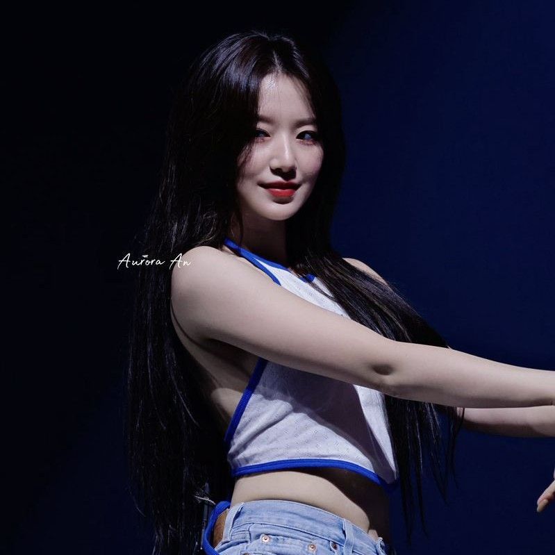 Foto aktivitas terbaru Shuhua (i-dle)