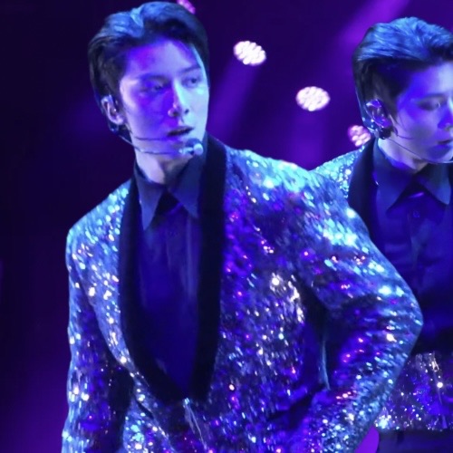 Today's hottest K-pop community feed