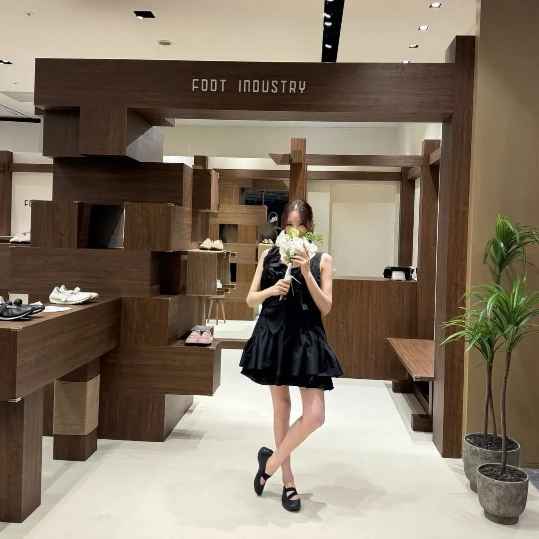 Latest photo of Tiffany Young (Girls' Generation)