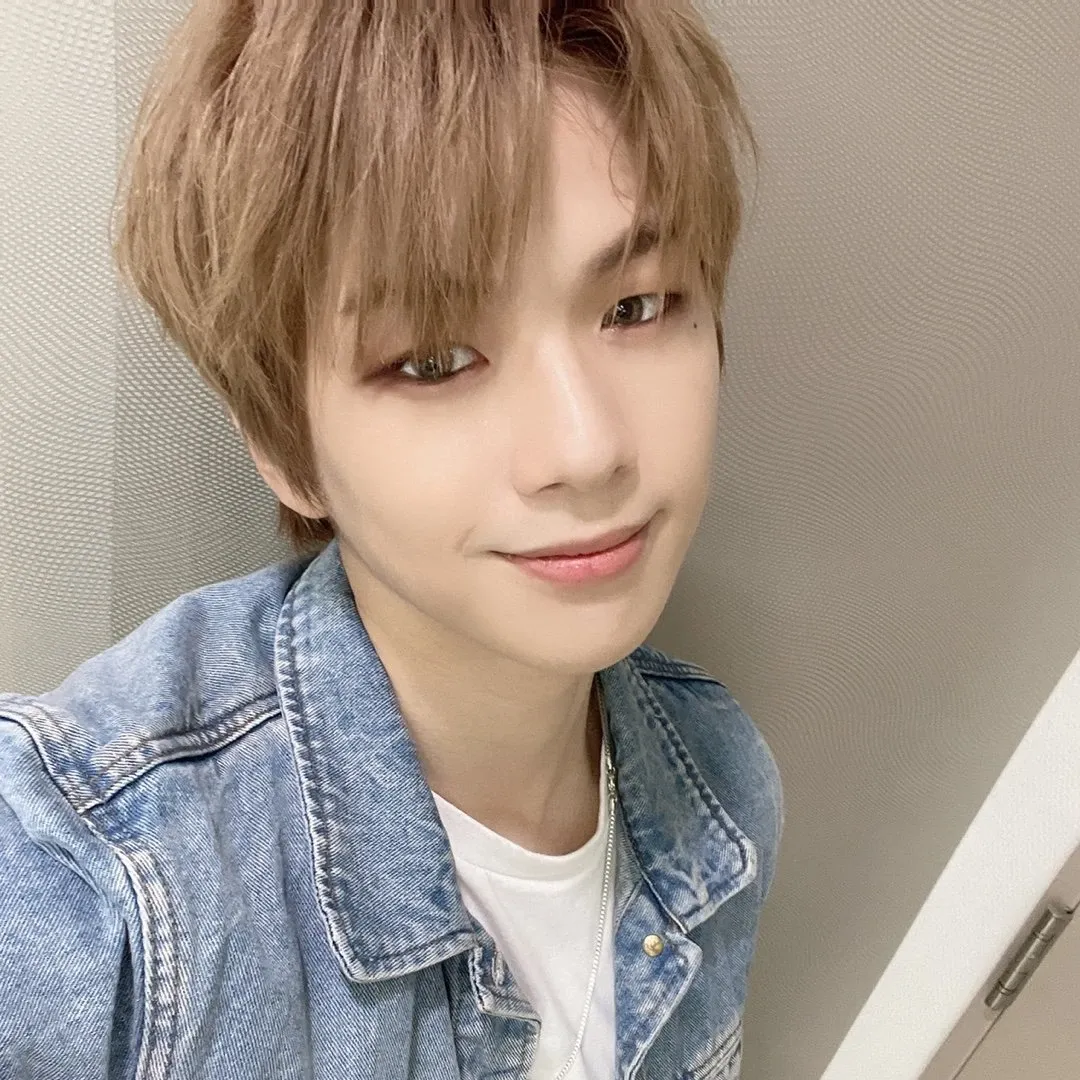 강다니엘의 비하인드 컷