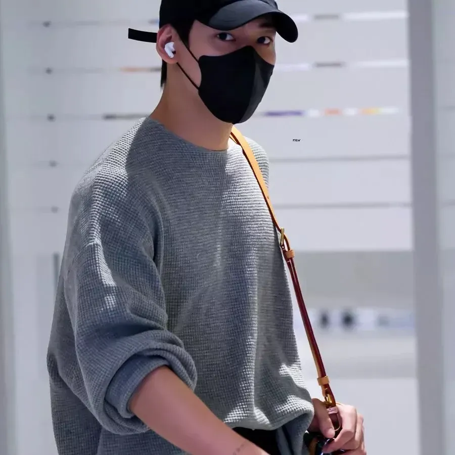 Behind-the-scenes cut of Bambam (GOT7)