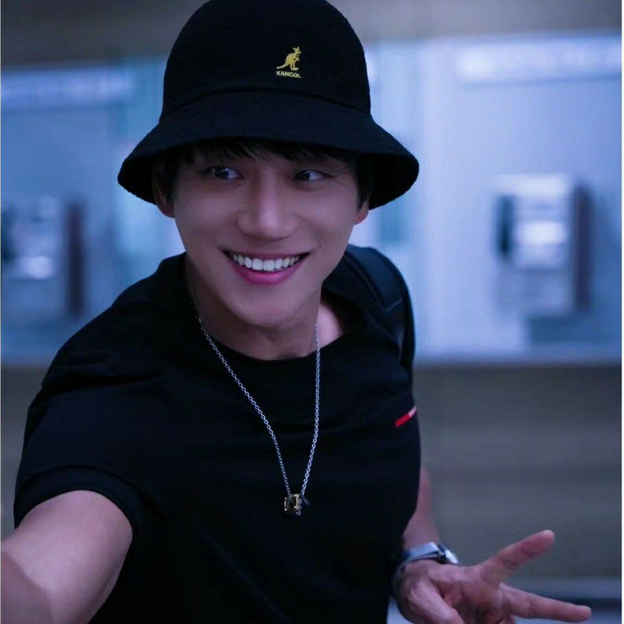 Behind-the-scenes cut of Hwang Chiyeol