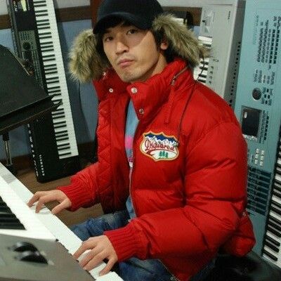 Latest photo of Lee Minwoo (SHINHWA)