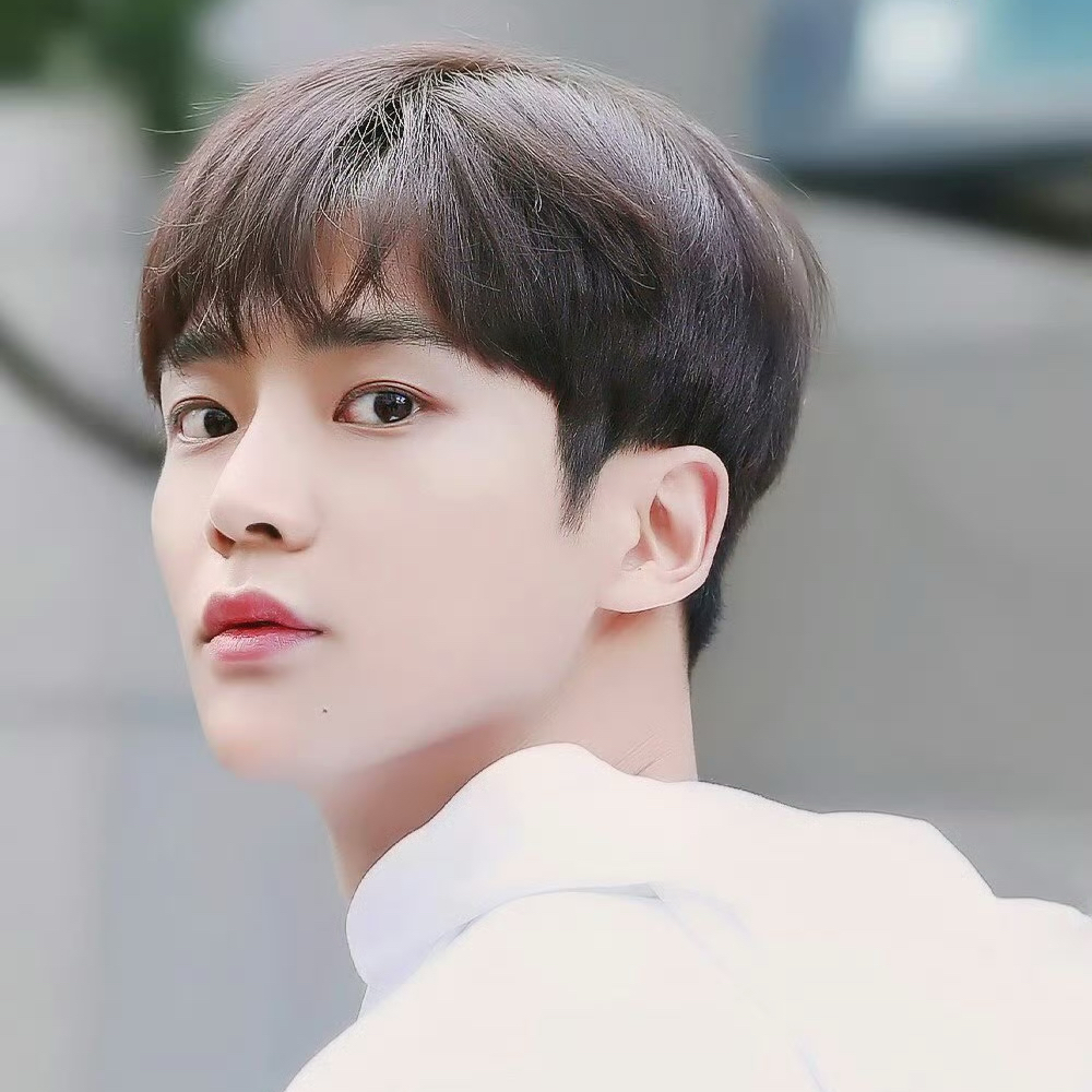 로운의 최신 사진