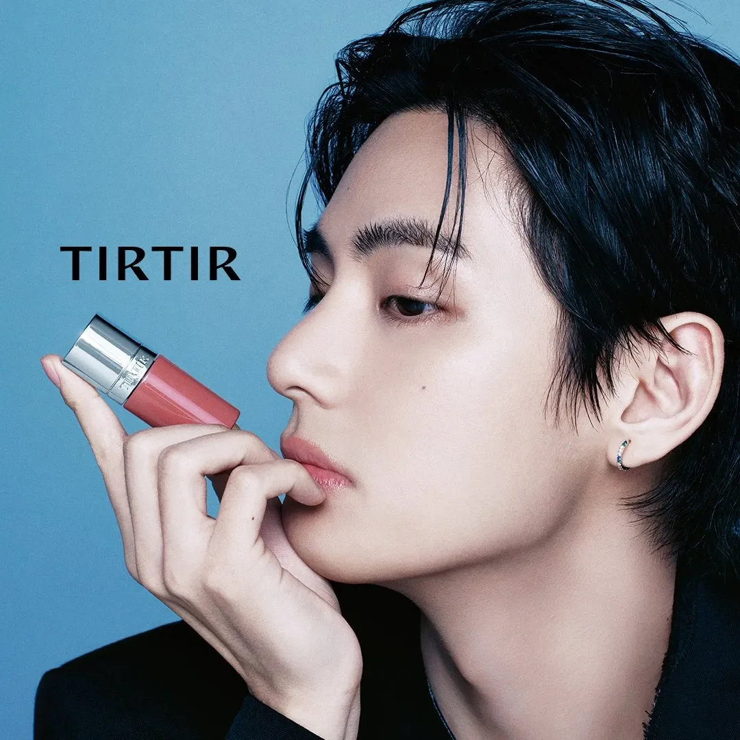 뷔 (방탄소년단)의 최신 사진