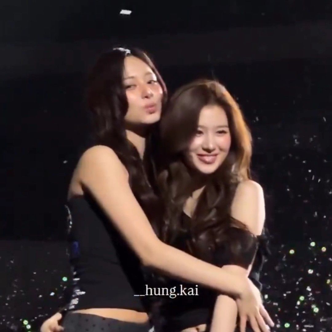 Foto aktivitas terbaru Tzuyu (TWICE)