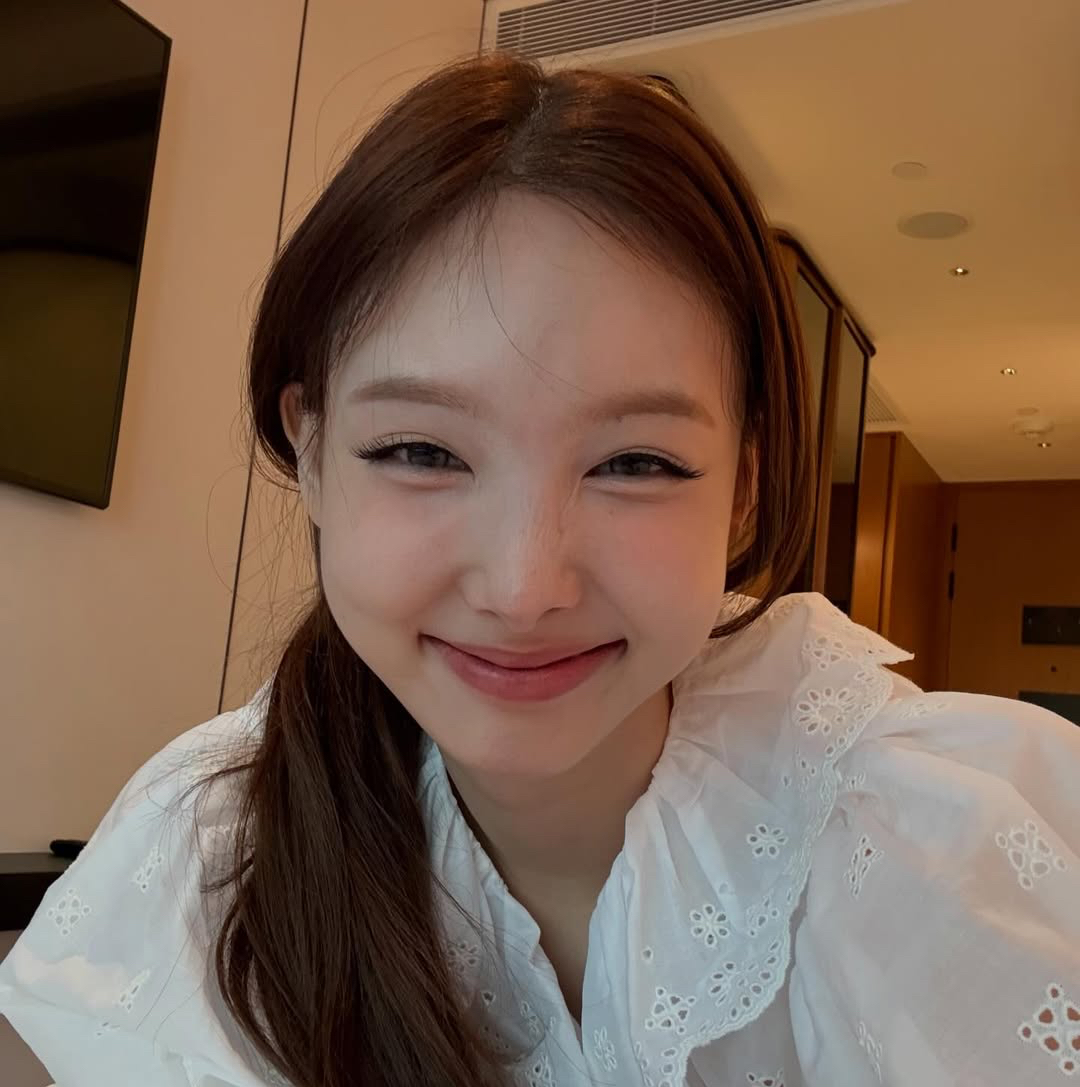 Latest photo of Nayeon (TWICE)