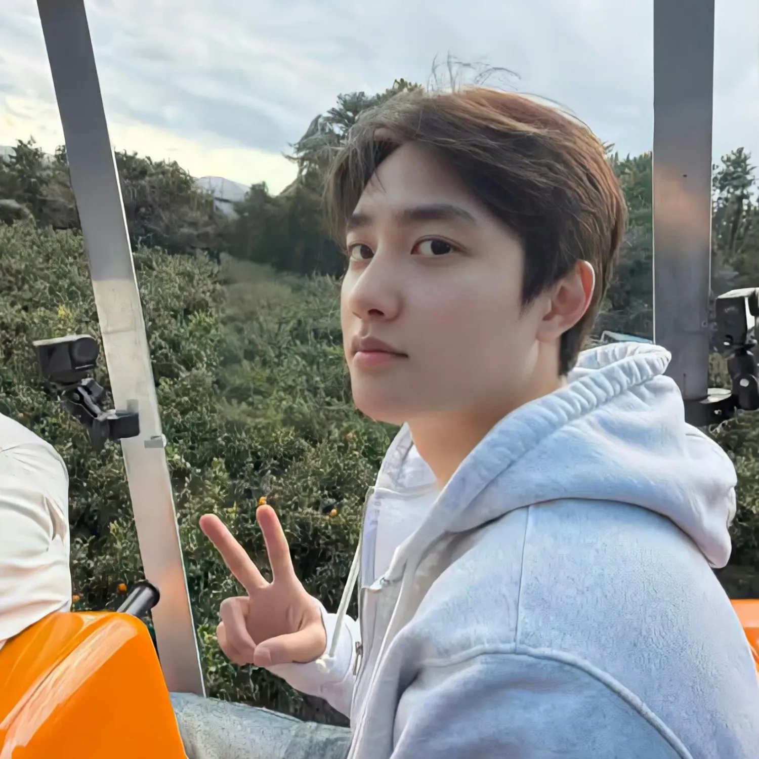 Momen yang diabadikan oleh penggemar D.O. (EXO)