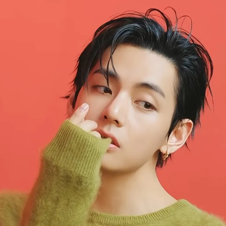 Recent activity shot of V (BTS)