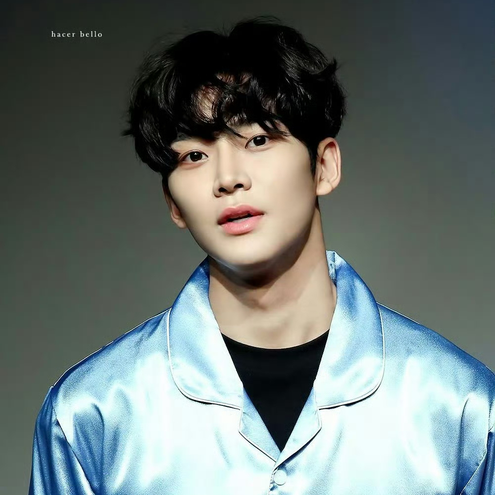 로운의 최신 사진