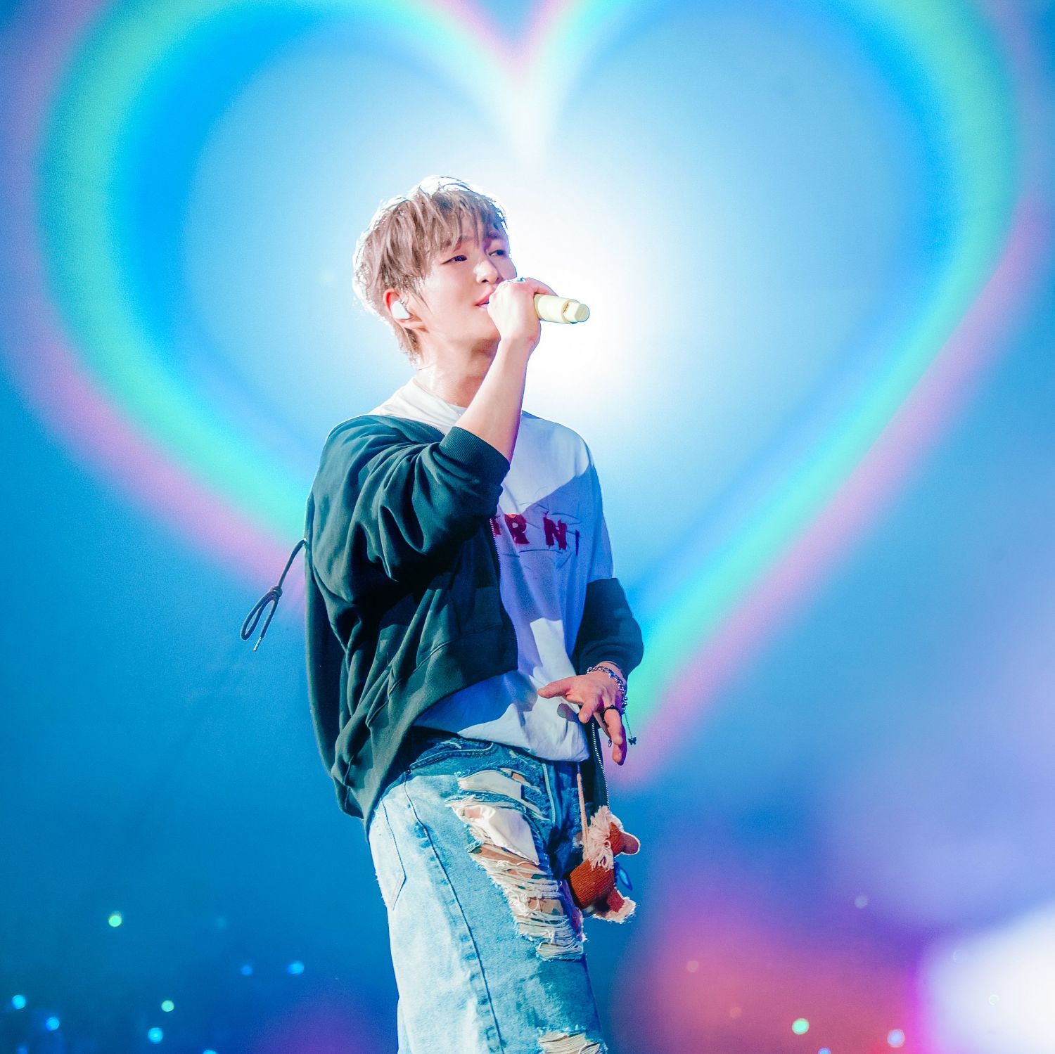 Behind-the-scenes cut of Onew (SHINee)