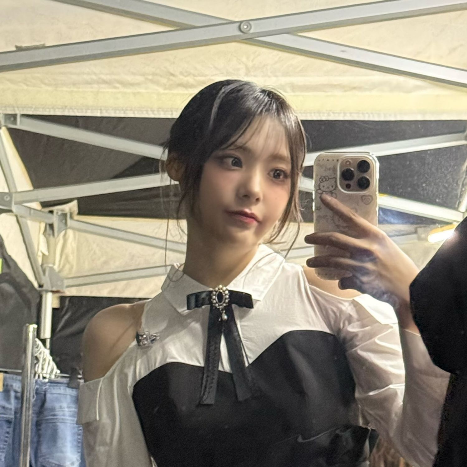 Behind-the-scenes cut of QWER