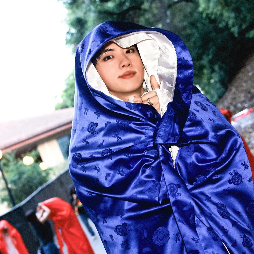 Foto aktivitas terbaru Jin (BTS)