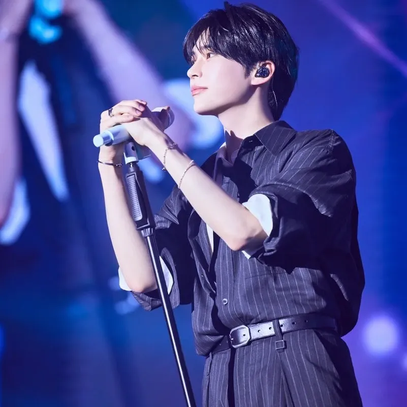 Recent activity shot of Sung Hanbin (ZEROBASEONE)