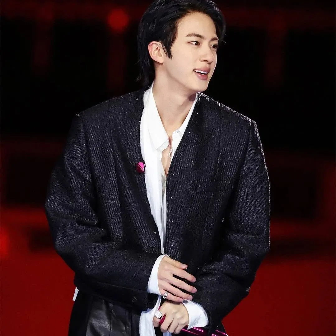 Momen yang diabadikan oleh penggemar Jin (BTS)