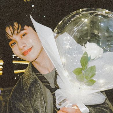 A moment captured by Winston (HORI7ON)'s fan