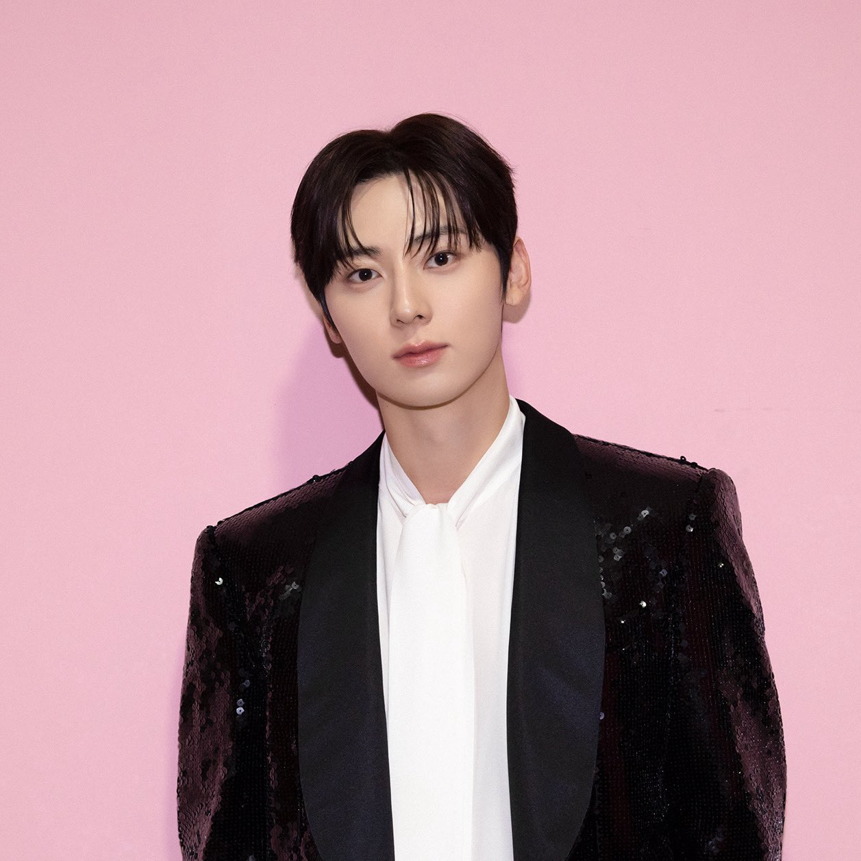 Behind-the-scenes cut of Hwang Minhyun